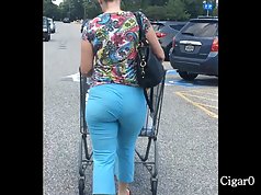 Jiggly Pawg in Blue Spandex